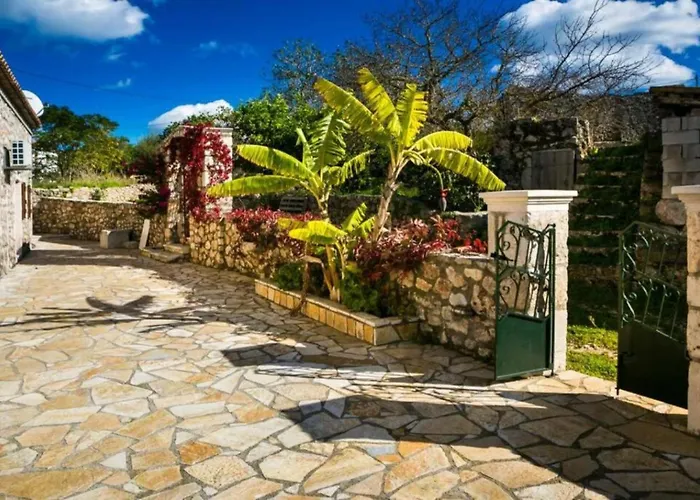 1841 Petrino Villa